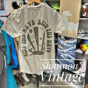 KKFIT Ride the wave sz small tee A17.